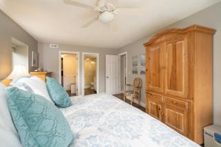 1737 Bluff Villas Renovated Tommy Bahama Villa Water Views Sleeps 6 Sea Pines - Hilton Head Island - 1