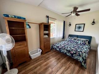 Charming Country Cottage just a few steps from the beach! - Waianae - 2