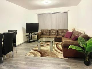 Lovely 3 Bed Ground Floor Apartment Near QE Hospital Harborne Birmingham New - Birmingham - 0