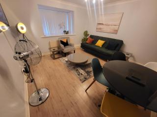 Garland Quantock House, London With Private Garden - Thamesmead - 8