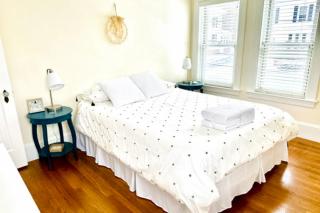 Bees Knees House - 1
