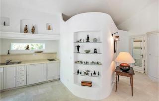4 Bedroom Stunning Home In Lagnes - 2