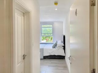Modern Room in Centrally Located Apartment - Room 4 - Londra - 9