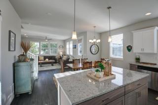 Sasquatch Shore House - 2