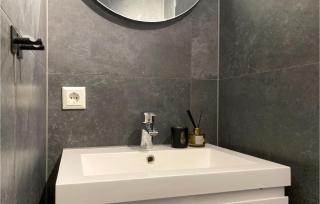 1 Bedroom Luxurious Apartment In Bruinisse - 7