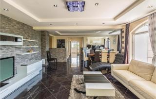 Awesome Home In Gornje Podbablje - Podbablje - 4