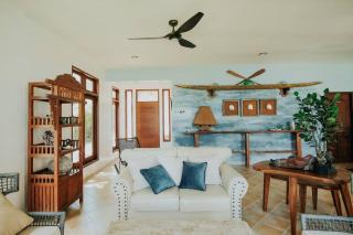 Exclusive Beachfront House w/ Pool & Saltwater Tub - Catmon - 3