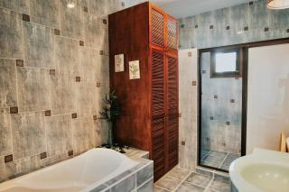 Exclusive Beachfront House w/ Pool & Saltwater Tub - Catmon - 2