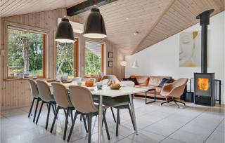 Four-Bedroom Holiday Home In Blavand - 8