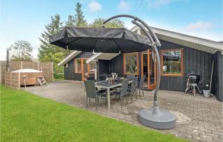 Four-Bedroom Holiday Home In Blavand - 6