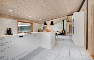 Four-Bedroom Holiday Home In Blavand - Blåvand - 4