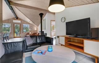 Four-Bedroom Holiday Home In Blavand - 3