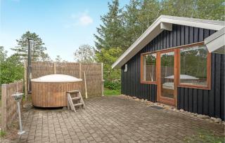 Four-Bedroom Holiday Home In Blavand - 1