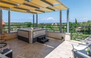 Amazing Home In Stinjan - 5