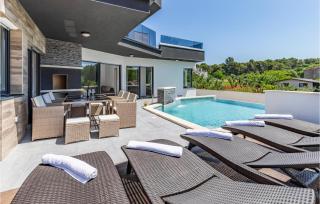 Stunning Home In Pula - 7