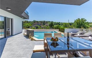 Stunning Home In Pula - 1