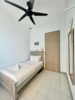 KiRA Drawbridge Homestay max 8 pax only with pool WIFI NETFLIX near KTCC Mall - 3