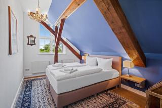 GUT KLETKAMP "Storchennest" - Ferienwohnung im Schlossturm mit 3 Schlafzimmern I Panorama-Turmzimmer mit Naturblick I Gemeinschaftsgarten I 15 Min zur Ostsee I Küche I Parkplatz I WLAN - 9