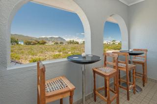 Villa Venusta Luxury Guesthouse - Solar Power - Hermanus - 3