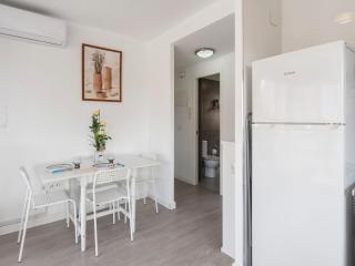 Benidorm Apartment with Pool Stay - Benidorm - 8