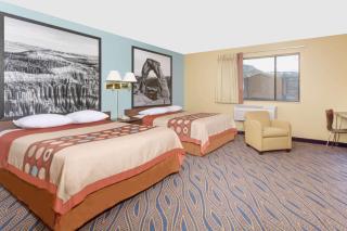 Super 8 by Wyndham Cedar City - 3