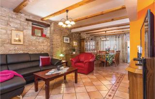 Awesome Home In Basici - 7