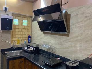 Lovely 2 Bedroom Apartment with kitchen & 2 washrooms - Calcuta - 5