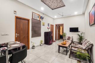 Homlee-Luxurious 2BHK Apt with Kitchen near Metro - Nova Deli - 0