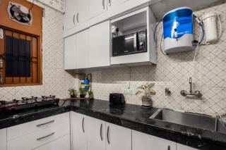 Homlee-Luxurious 2BHK Apt with Kitchen near Metro - Nova Deli - 6
