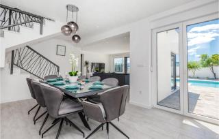 Stunning Home In Donji Prolozac - 3