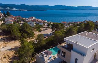 4 Bedroom Awesome Home In Komarna - 6