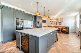 Carlton Manor - 3