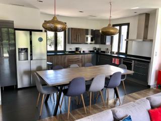 Maison contemporaine dans le village d'Eygalières - 2