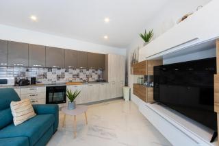 H4- Modern Penthouse with Large Terrace and Views - San Ġwann - 8