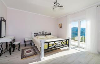 Amazing Home In Herceg Novi With Wifi - 4