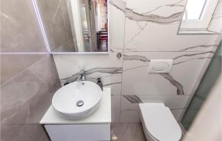 6 Bedroom Beautiful Home In Crikvenica - Crikvenica - 9