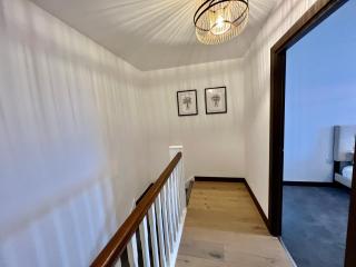 Walnut Tree Penthouse Next to Train Station - 2