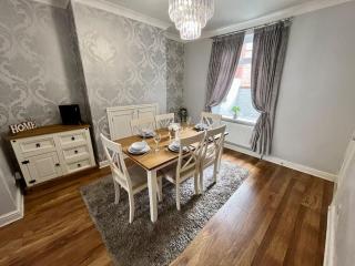 Scoresby Quarters - Whitby Holiday Home - 2