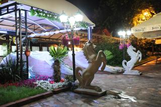 Makini Romantic Apartment - 8