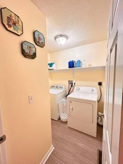 Modern 5 Bedroom Pocono house - Jacuzzi - Gameroom - Near Lake - Golf Couse - Tobyhanna - 4