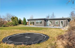 4 Bedroom Awesome Home In Dronningmølle - 5