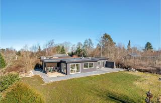 4 Bedroom Awesome Home In Dronningmølle - 1