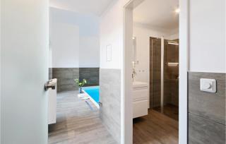 Beach Front Home In Lembruchdümmer See - 2