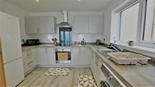 Lovely New 2 Bedroom Condo with Stunning Seaviews - Penmaen-mawr - 6