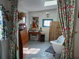 L'atelier-chambrette dans le jardin avec salle de bains, sans cuisine - Trôo - 8