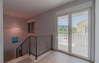 Nice Home In Sreser With Jacuzzi - 5