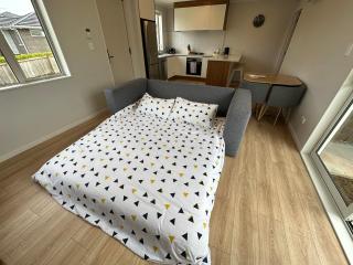 Cosy Self Contained 2 Bedroom Townhouse - Hamilton - 3