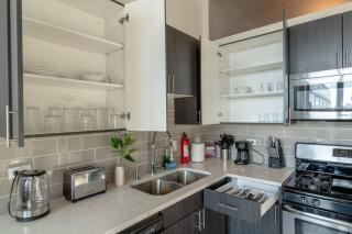 McCormick Place city with view 2br-2ba with Optional parking that sleeps up to 8 - Chicago - 2