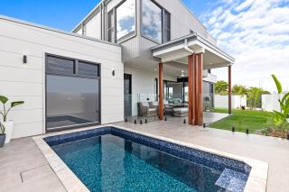 4 Bedroom Home in Pelican Waters with Heated Inground Pool - Pelican Waters - 0