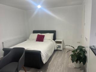 Montreal House - Barkingside - 3